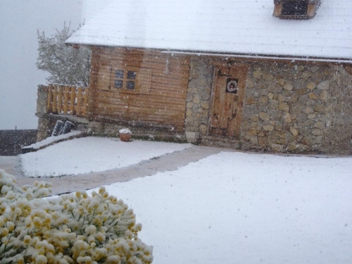FOTO: Snijeg jutros zabijelio i Ramu