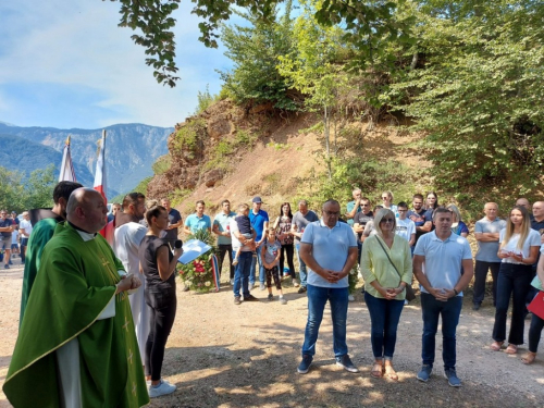 FOTO/VIDEO: Na Pomenu obilježena 29. obljetnica stradanja hrvatskih branitelja