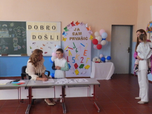 FOTO: U OŠ fra Jeronima Vladića Ripci upisano 19 prvašića