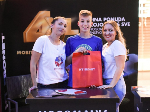 HT Eronet i Mepas Mall: Zavladala nogomania!