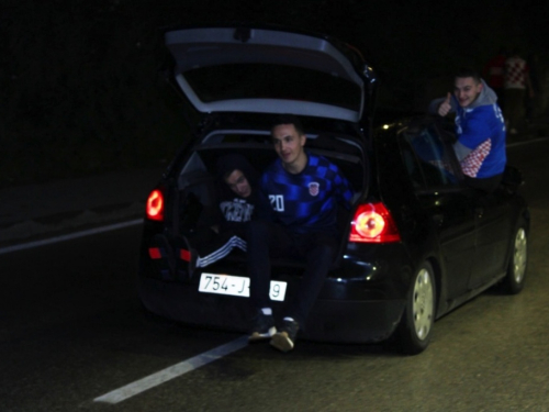 FOTO/VIDEO: Veliko slavlje u Prozoru nakon pobjede 'Vatrenih'