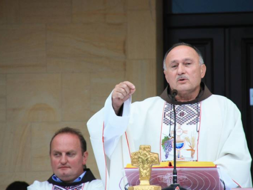 FOTO: Više tisuća vjernika na misi "Uočnici" na Šćitu