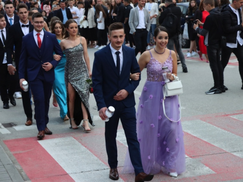 FOTO/VIDEO: Matura 2023. - Defile mladosti na ulicama Prozora