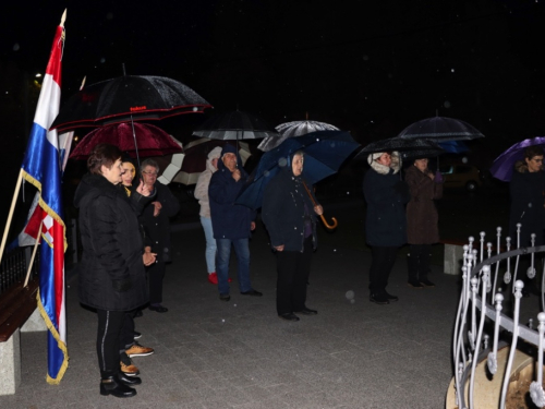 VIDEO/FOTO: U Podboru započela molitva krunice za domovinu