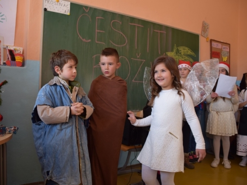 FOTO/VIDEO: Božićna priredba u OŠ fra Jeronim Vladić Ripci