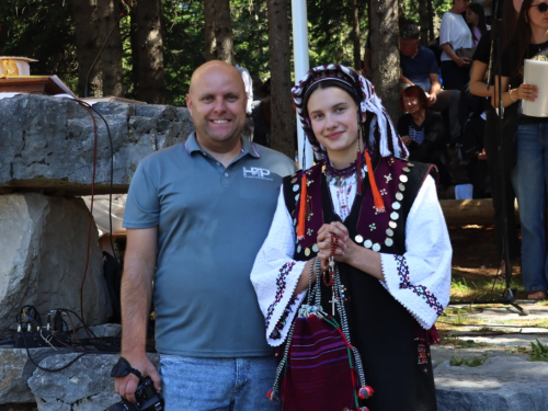 FOTO/VIDEO: Tisuće hodočasnika okupilo se na Kedžari u spomen na Divu Grabovčevu