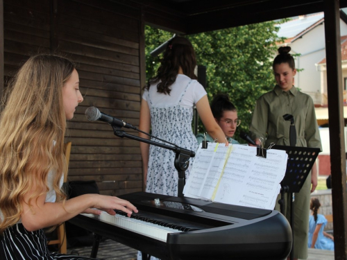 FOTO: 16. festival duhovne glazbe ''Djeca pjevaju Isusu'' u župi Prozor