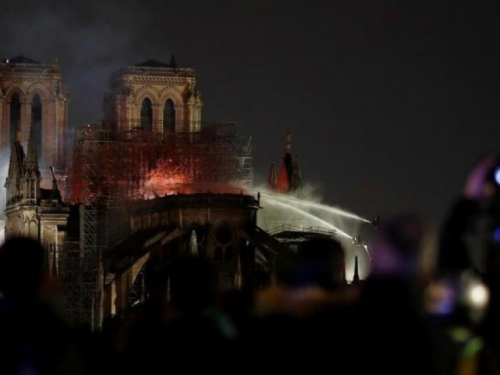 Prve fotografije: Ovako Notre Dame izgleda nakon požara...