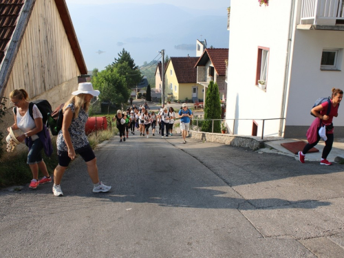 Foto: Ramski hodočasnici krenuli jutros pješice u Sinj