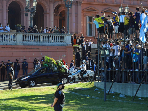 FOTO/VIDEO| Pokopan Maradona