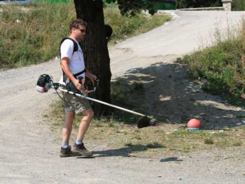 FOTO: Akcija čišćenja odmorišta i plaže na Gračacu