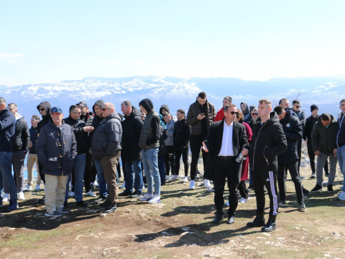 Mirno okupljanje na Zahumu: Ramci poručili – ''Ne damo svoje!''