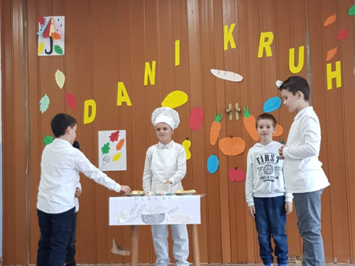 FOTO: Dani kruha u OŠ ''Ivan Mažuranić'' Gračac