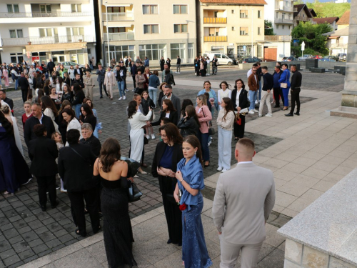 FOTO: Matura 2025. - Defile mladosti na ulicama Prozora