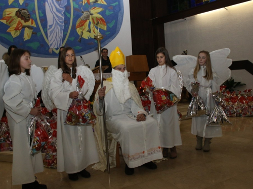 ​FOTO: Sv. Nikola s radošću dočekan u župi Rumboci