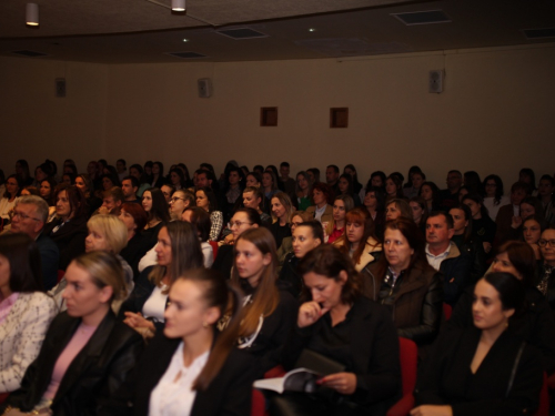 FOTO: U Prozoru promovirana knjiga ''Gromoglasni šapat'' Josipa Milanovića