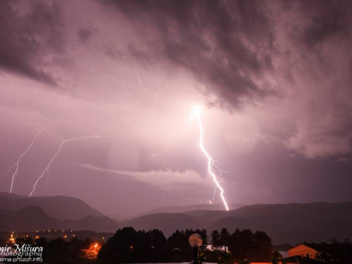 FOTO: Ples munja na ramskom nebu – pogledajte što smo „ulovili“!