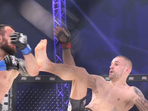 FOTO/VIDEO: Ivan Sičaja – treća profesionalna MMA pobjeda