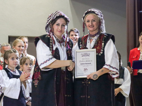 FOTO: Večer folklora u Domu kulture: Susret tradicije, glazbe i zajedništva