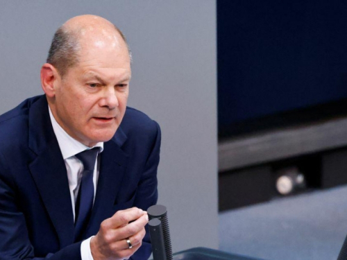 Scholz: Neophodno je nastaviti dijalog s Putinom