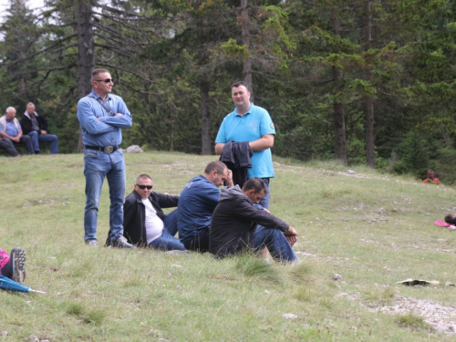 FOTO: Na Vranu služena sv. misa za poginule duvandžije