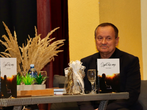 FOTO: Žarko Mađar u Prozoru predstavio svoj književni prvijenac