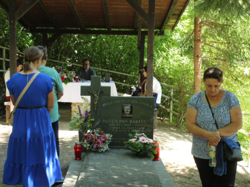 FOTO: Hodočašće na grob fra Stjepana Barišića u župi Uzdol
