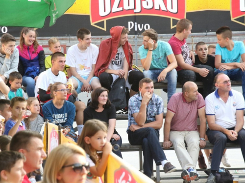 FOTO: Ekipa ''ALF Market'' osvojila Streetball za juniore