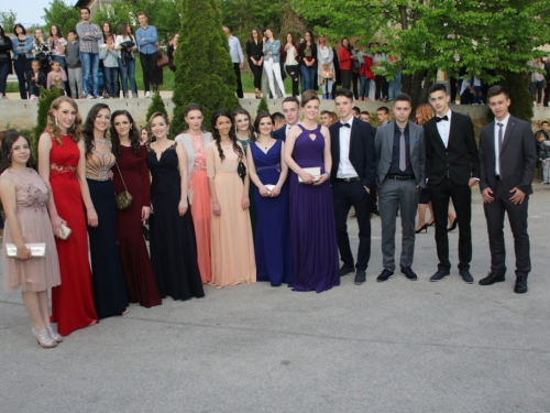 FOTO/VIDEO: Matura 2017. - Defile mladosti na ulicama Prozora