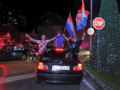 FOTO/VIDEO: Veliko slavlje u Prozoru nakon pobjede 'Vatrenih'