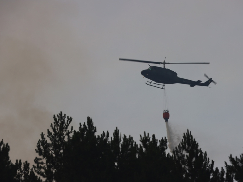 Požar u Rami i dalje gori: Helikopter OS BiH na terenu, iščekuje se pomoć kanadera iz Hrvatske