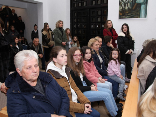 FOTO: Drugi dan duhovne obnove u župi Rumboci i koncert VS „Arabella“
