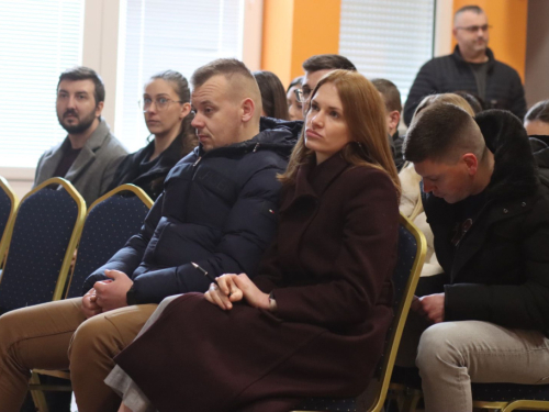 FOTO: Tečaj priprave za brak u župi Gračac