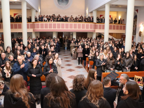 Veličanstvena završnica u Rami: ''Čuvarice'' koncertom u Prozoru zaključile korizmenu turneju