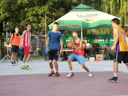 FOTO: Ekipa ''ALF Market'' osvojila Streetball za juniore