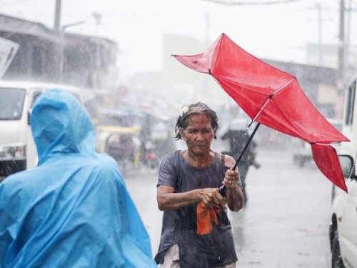 Vlasti savjetovale 15.000 ljudi da napuste domove zbog tajfuna