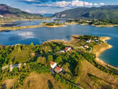 OGLAS: Prodaje se zemljište u blizini Ramskog jezera