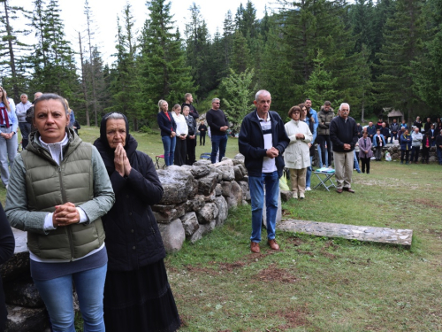 FOTO: Na Vranu služena sv. misa za poginule duvandžije