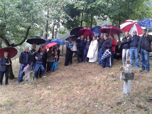 Foto: Misa na groblju u Smrčevicama
