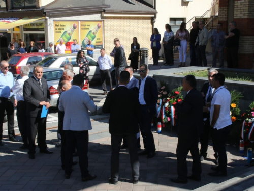 FOTO: Polaganjem vijenaca i svečanom sjednicom započelo obilježavanje Dana općine