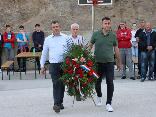 FOTO: Na Ustirami svečano otkriven spomenik poginulim i nestalim braniteljima