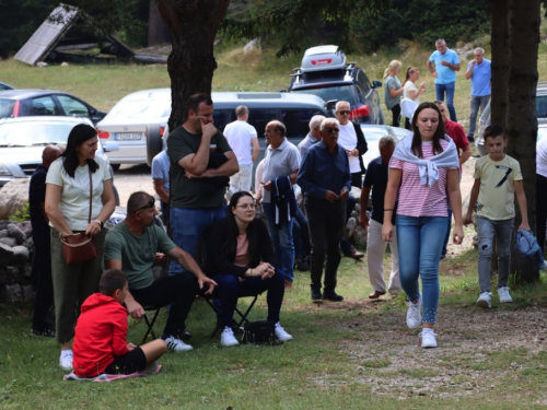 FOTO/VIDEO: Na Vranu služena sv. misa za poginule duvandžije