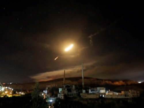 Izrael raketama gađao bazu u centru Sirije, Damask ih presreo