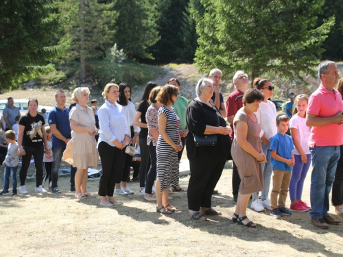 FOTO: Na Vranu služena sv. misa za poginule duvandžije