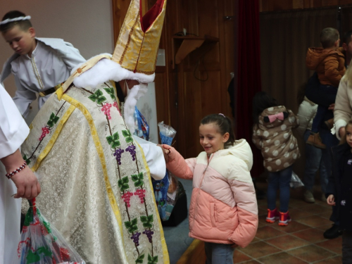 FOTO: Sv. Nikola i ove godine razveselio djecu u župi Rama-Šćit