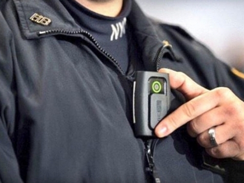 U New Yorku policajci opremljeni mini-kamerama