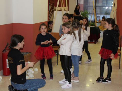 Ramske mažoretkinje Kikići zabavile se na ''Game day with kids''