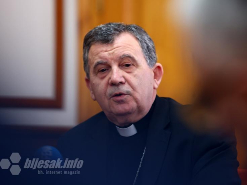 Božićna poruka nadbiskupa Vukšića