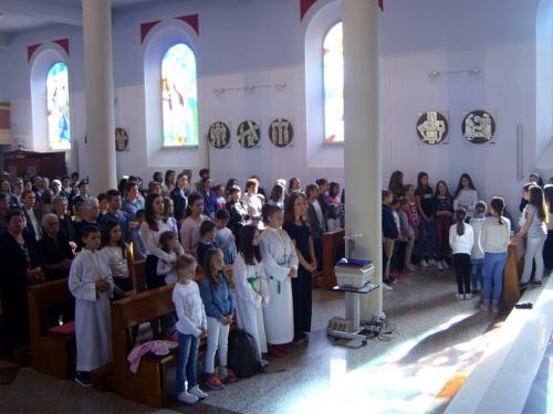 FOTO: Sv. Misa za početak nove katehetske i školske godine u župi Prozor