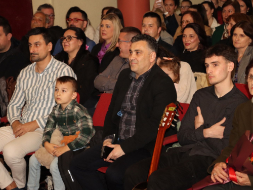 FOTO: U Prozoru predstavljena slikovnica Magdalene Jeličić ''Djed, dječak i računalo''